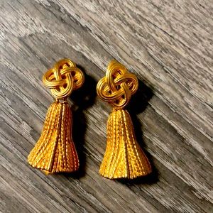 Vintage gold clip on earrings